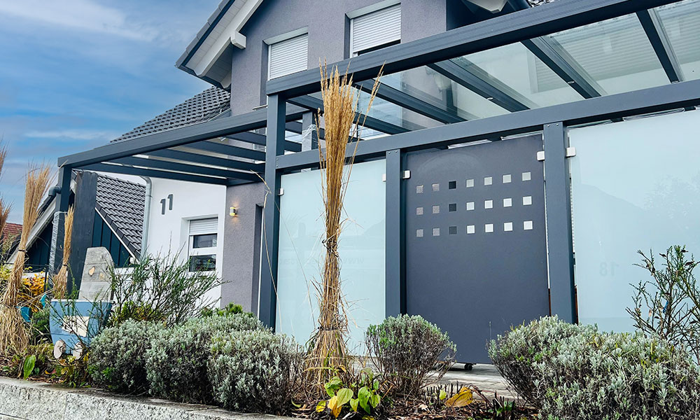 Überdachung-Neubau-mit-SEitenelementen